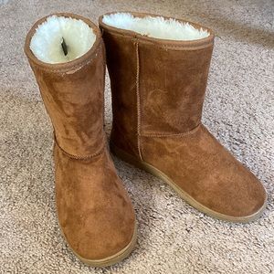 Dawgs ugg-style caramel boots